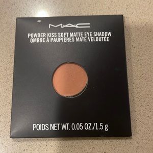 Powder kiss matte shadow